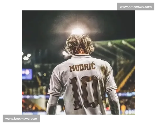 以莫德里奇为轴心的中场艺术与时代传奇全景回顾足球智慧与领袖精神